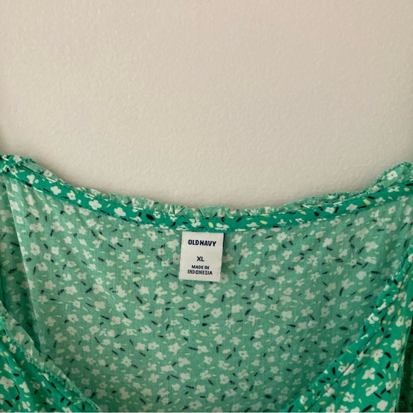 Old Navy Printed Ruffled V-Neck Cami Top - Picture 7 of 10